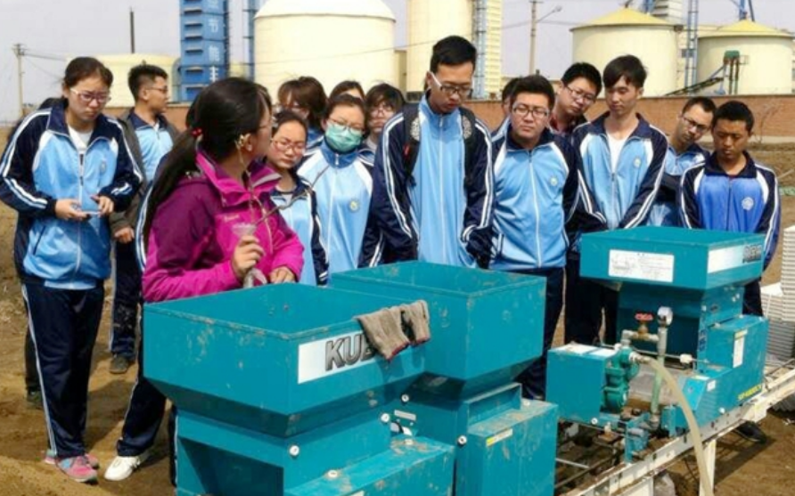 第一届“永利集团3044班”到辽宁永利集团3044种业科技有限公司实验基地学习